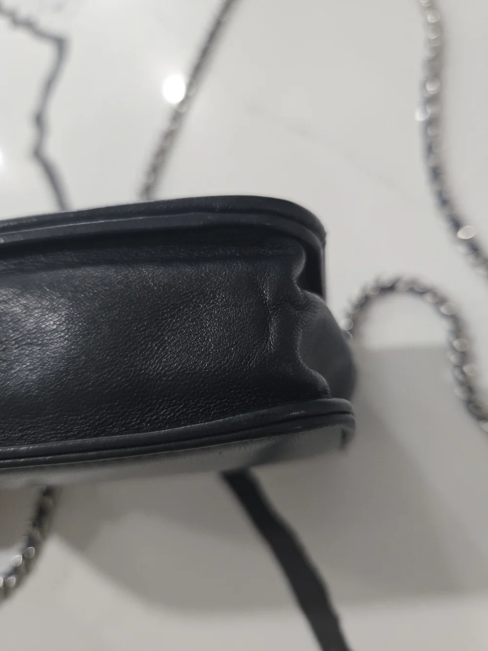 Rare Authentic Chanel Colorblock Leather Chain Shoulder Bag in Navy & Blue - Picture 5 of 10